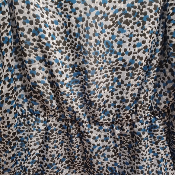 Espress blouse! Great to pair with Jeans and sandles! - Picture 4 of 8